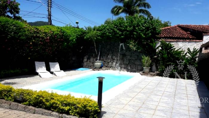 Casa de 4 Dormitórios a Venda em Ubatuba-sp Parque Vivamar