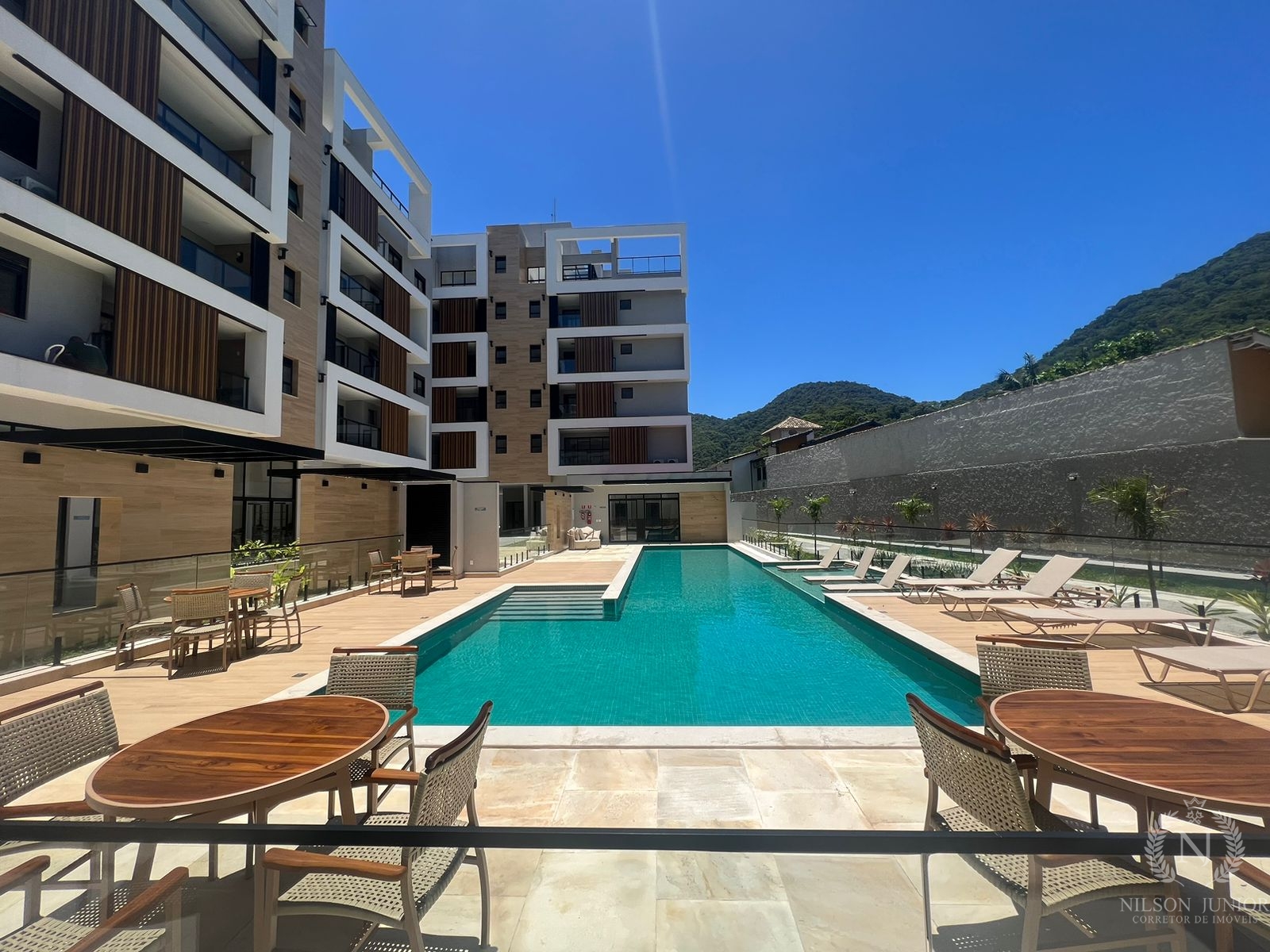 Apartamento de 2 Dormitorios a Venda em Ubatuba Praia da Enseada